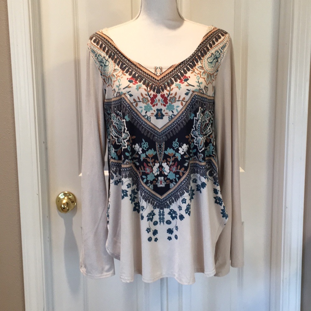 🌟 Wrangler Woman's Bell Sleeve Printed Top 🌟